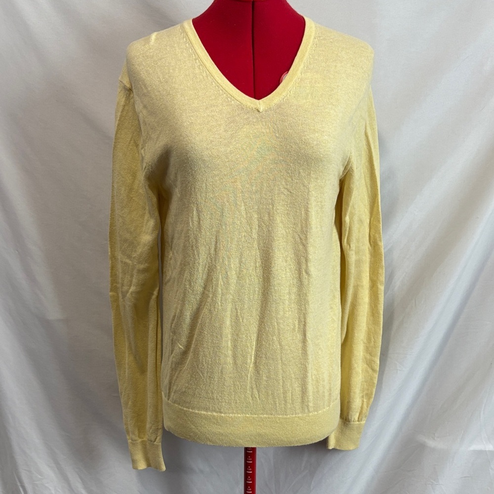 Uniqlo Women's Yellow V-Neck Sweater SM382